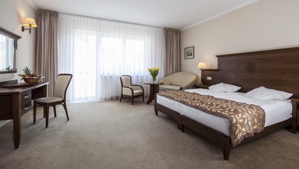 Hotel Lubicz อุสตกา ภายนอก รูปภาพ