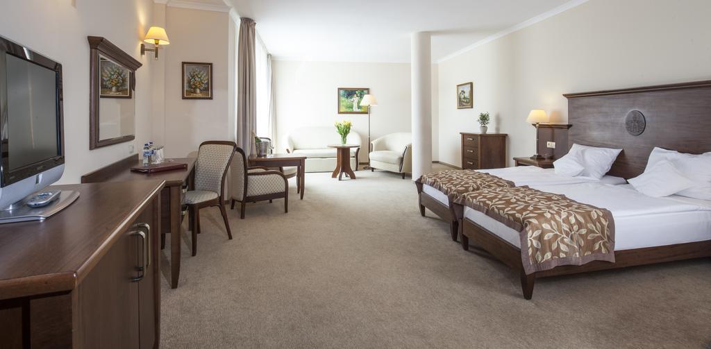 Hotel Lubicz อุสตกา ภายนอก รูปภาพ