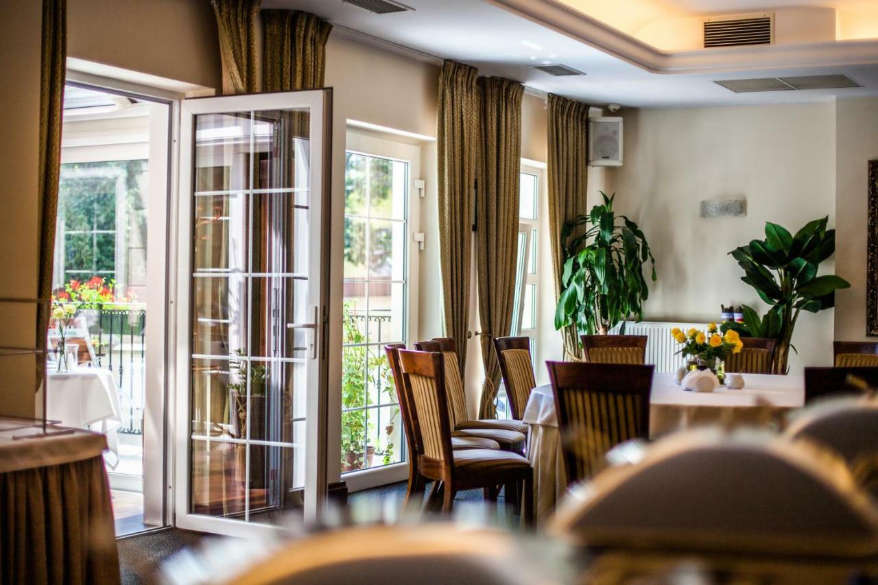 Hotel Lubicz อุสตกา ภายนอก รูปภาพ